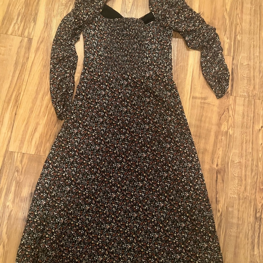 ASTR THE LABEL Black Floral Long Sleeve V-Neck Midi Dress - Picture 3 of 3